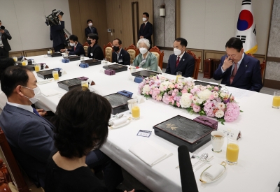 尹대통령, 호국영웅 초청 오찬…"제가 여러분 지킬 것"