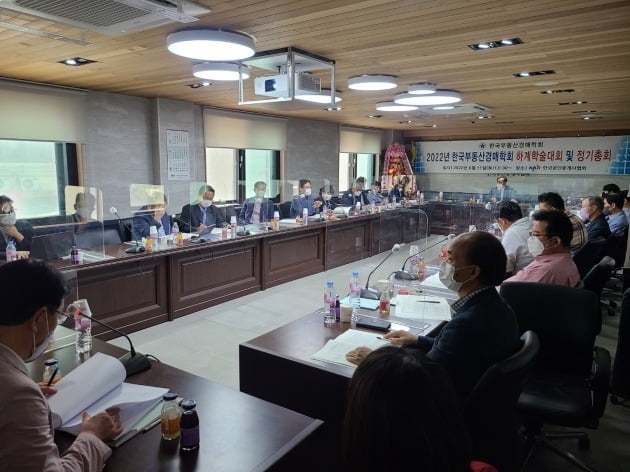 한국부동산경매학회 참석자들이 맹지의 법정지상권 개선 방안을 주제로 토론하고 있다. 한국부동산경매학회 제공