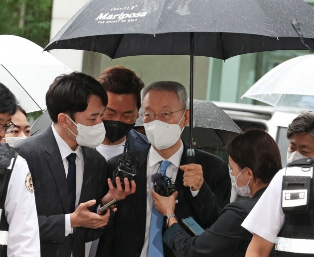 [포토] '산업부 블랙리스트 의혹' 백운규 전 장관, 영장실질심사 출석