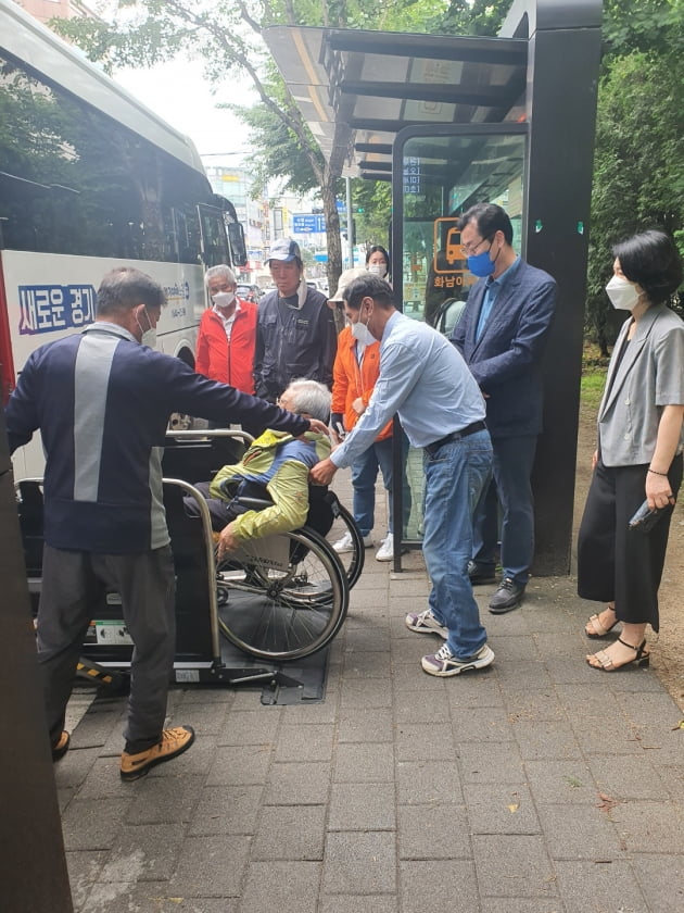 정명근 화성시장 당선인, '중증장애인 나들이 행사'에 참석 