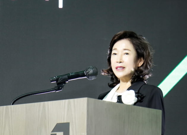 이어룡 대신파이낸셜그룹 회장이 창립 60주년 기념행사에서 그룹 미션을 선포하고 있다.