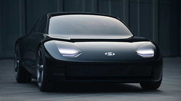 현대자동차 전기 콘셉트카 '프로페시. ​​​​​​​현대차는 전용 전기차 브랜드 아이오닉의 차기 모델인 '아이오닉6' 맛보기(티저) 사진을 21일 최초 공개했다. 사진제공=현대차