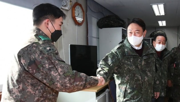 23년 전 '위헌' 받은 군 가산점제…尹정부서 부활하나 [세상에 이런 법이]