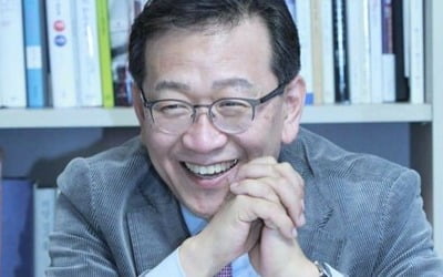 "검수완박은 국정농단"이라던 석동현 변호사, 백혈병재단에 기부