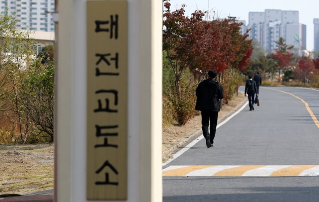 27일 대전경찰청에 따르면 지난 3월11일 대전교도소 의무실에서 수액 치료를 받언 60대 A씨가 의식을 잃고 쓰러진 뒤 3개월째 뇌사상태서 깨어나지 못하고 있다. /사진=연합뉴스 