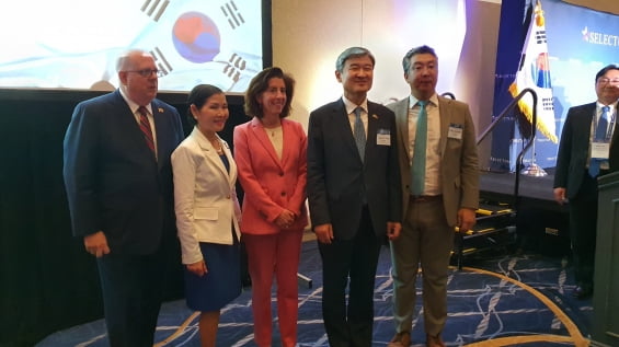 미 상무장관이 일본 빼고 한국 행사에서만 축사한 이유