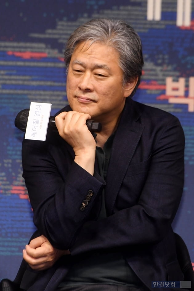 [포토] 박찬욱 감독, '고민하는 박찬욱'