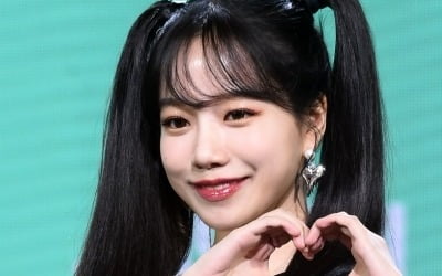 '컴백' 조유리 "아이즈원 멤버들 응원 받아…챌린지도 같이 찍기로"