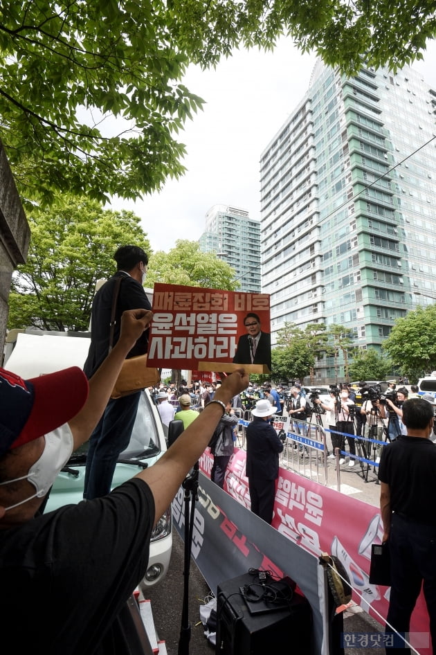 [포토] 윤석열 대통령 자택 앞 '맞불집회'