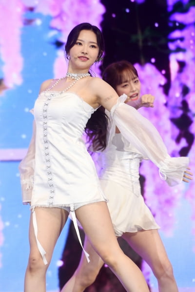 [포토] 이달의 소녀 올리비아 혜, '우아한 춤 선~'