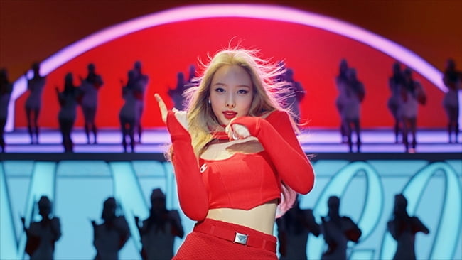 트와이스 나연, 솔로 데뷔곡 'POP!' 퍼포먼스 일부 공개…팔색조 콘셉트 완벽 소화