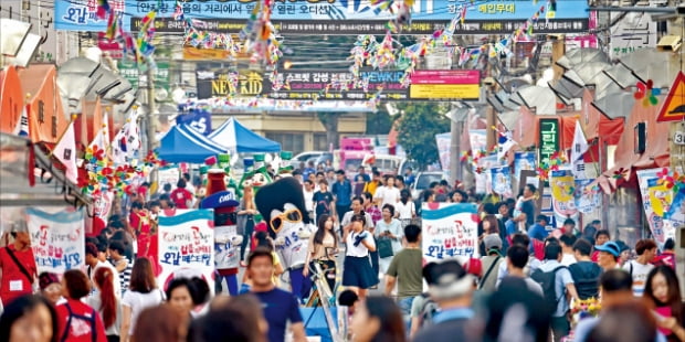 안지랑 곱창골목 ‘곱창 축제’ 모습. 한경DB 