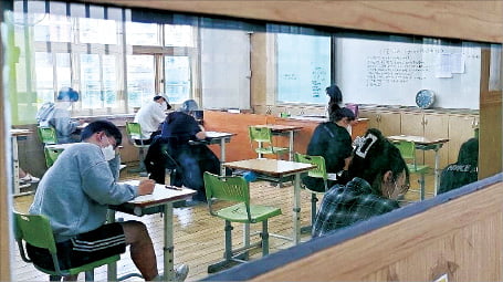 74회 테샛 성적 우수자 발표…김지현 학생, 고교부문 1등 차지