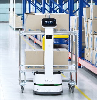 'LG 클로이' 로봇, CJ대한통운 물류센터에 투입