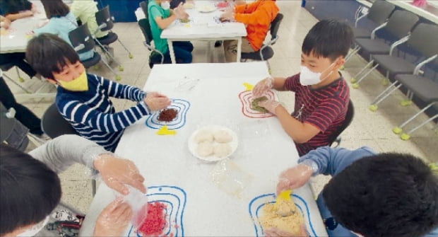 충남 부여기와마을, 토기 만들기·기와 탁본·황포돛배 체험 해보세요