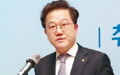 강석훈 産銀 회장, 임명 2주 만에 첫 출근