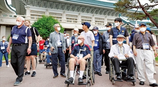 [포토] 청와대 관람하는 참전용사들 