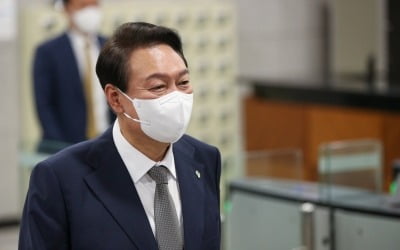 [속보] 尹 "경제위기 태풍…선거 승리 입에 담을 상황 아니다"