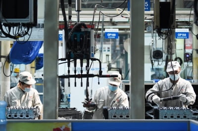 LCD부터 태양광까지…거칠게 밀려오는 중국 제조업의 인해전술