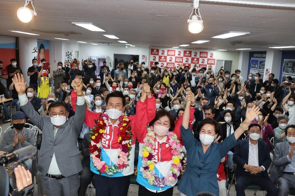 [6·1 지방선거] 포항 첫 3선 시장 탄생…'국힘' 이강덕