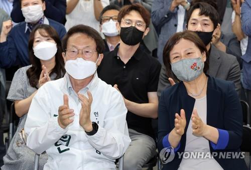 전국 교육감 진보·보수 각 7곳 유력…부산·인천·경남 경합