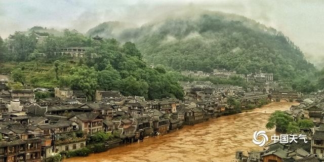 중국 4대 고성 '봉황고성' 일부, 폭우로 물에 잠겨