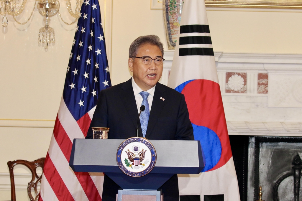 한미 외교장관, 이름 부르며 친근감…북핵 대응엔 단호한 목소리
