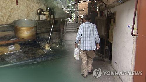 "때리는 아들 좀 말려줘요" 학대받고 방치되는 노인들