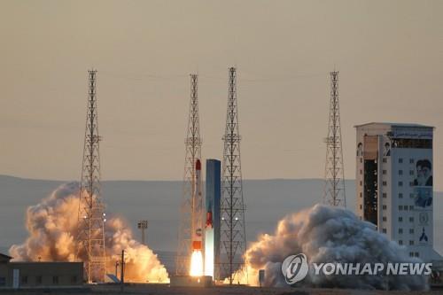 이란 "자체 개발 고체연료 사용 로켓 3대 발사 계획"