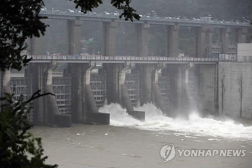 춘천 남이섬 146mm 집중호우…도로 곳곳 피해 속출(종합)