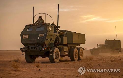 우크라 "HIMARS 도착…침략자에게 뜨거운 여름 될 것"