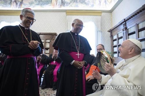 교황 "신이 허락하는 한 직무 지속"