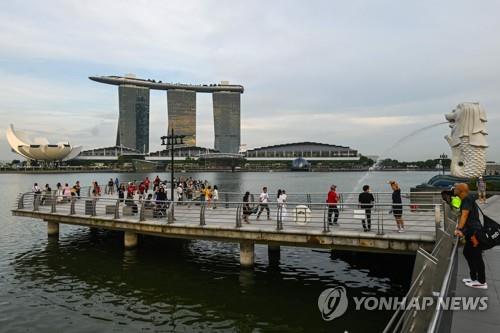 싱가포르, 외국인 근로자 휴일 이동 제한…'차별 논란' 지속