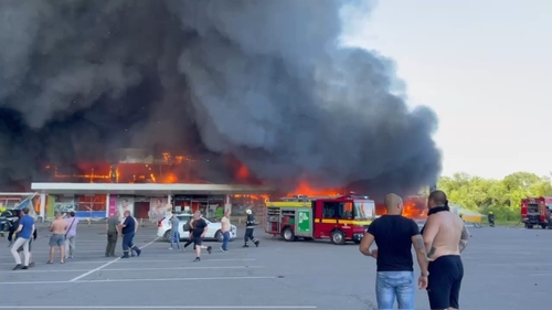 1천명 있던 우크라 쇼핑센터에 러 미사일 떨어져…13명 사망(종합)