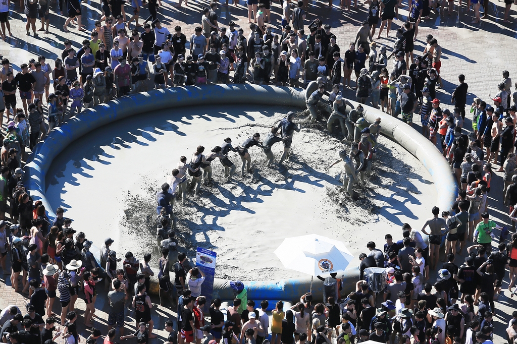 "해양박람회와 함께 즐겨요"…보령 머드축제 3년 만에 정상 개최