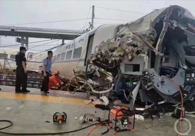 中 남부서 산사태에 고속철 탈선…기관사 사망