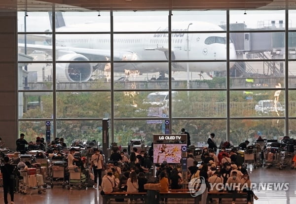 전주보다 늘어난 확진자…감소세 '소강국면' 조짐