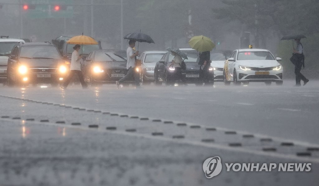 '중대본' 2단계…수도권 호우경보에 매우 강하고 많은 비