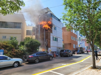 부산 주택 화재...인근 유치원생 90여명 대피