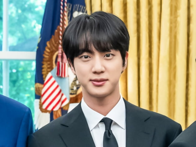 방탄소년단 진, 백악관 메시지  "평화를 함께 하고 기념하기 위해 왔습니다"