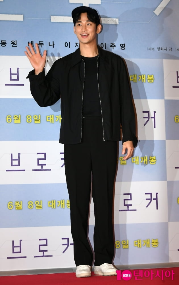 [TEN 포토] 김수현 '오랜만에 영화관 나들이'