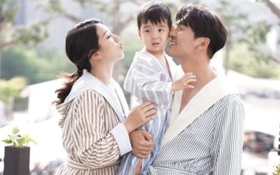 '이필모♥' 서수연, 사진엔 셋이지만 실제론 넷…"Love my family" 단란한 가족 [TEN★]