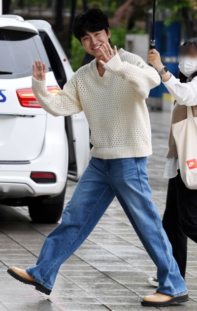 [TEN 포토] 성유빈 '빠져드는 귀여움'