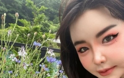 '2NE1 출신' 박봄, 짙은 눈화장…귀여움·섹시 다 있는 비주얼 [TEN★]