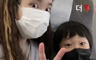 아이유, 男 배우 임승수 향한 남다른 애정…옆자리에 '찰싹' [TEN★]