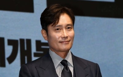 이병헌 "비행공포증 심해 약 수시로 먹는 役, 있는 힘 다 해 연기"('비상선언')