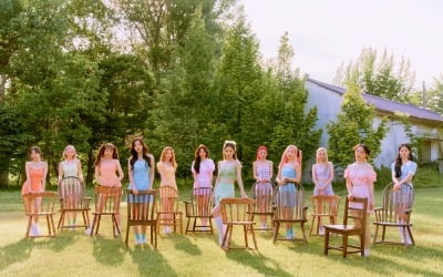 이달의 소녀, '서머퀸' 등극…신곡 'Flip that' 음원차트 1위