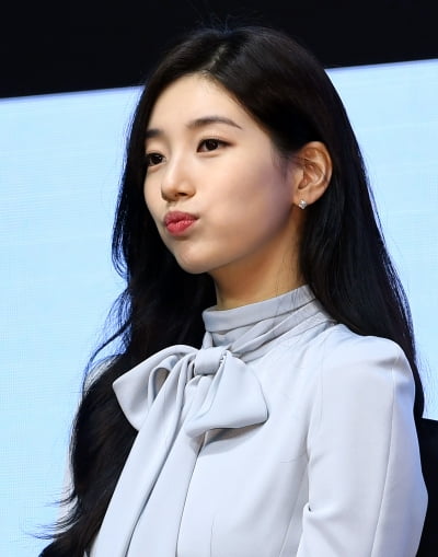 [TEN 포토] 수지 '이 표정 귀엽죠~'