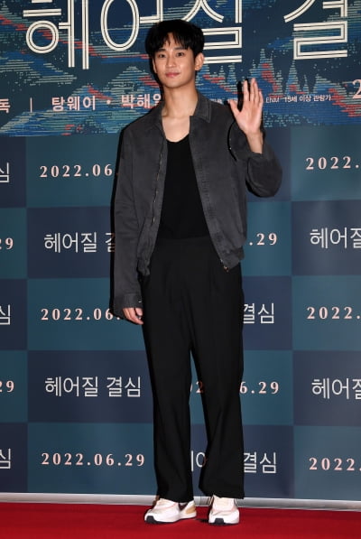 [TEN 포토] 김수현 '헤어질 결심 영화 보러 왔어요'