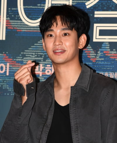 [TEN 포토] 김수현 '헤어질 결심은 사랑입니다'